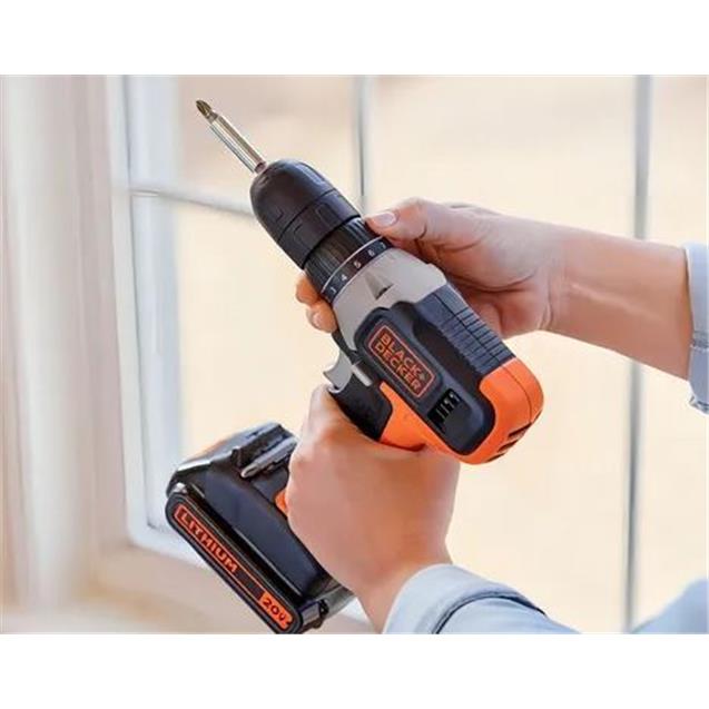 Taladro B+D 20v 10mm (BCD702C1)