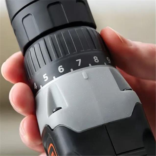 Taladro B+D 20v 10mm (BCD702C1)