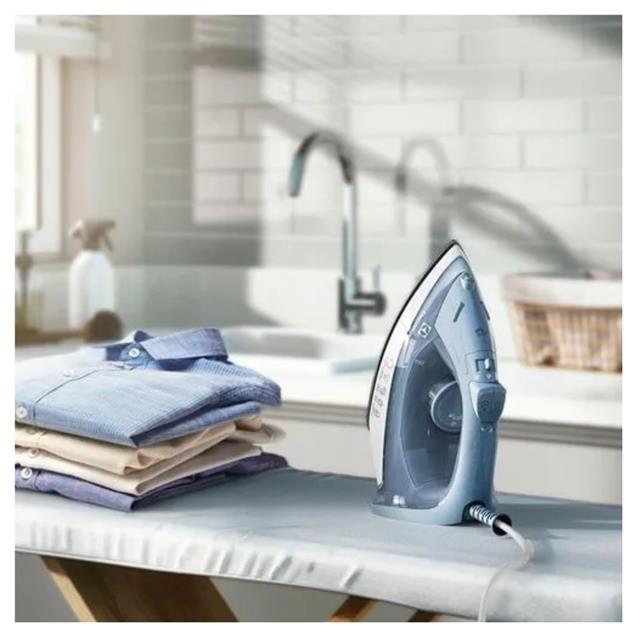 Plancha a Vapor Electrolux Efficient (ESI10)